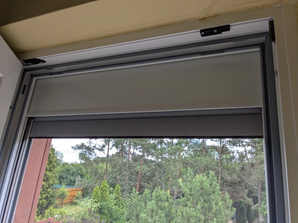 Venkovní roleta, hliníková lamela s polyuretanem, s intzegrovanou sítí