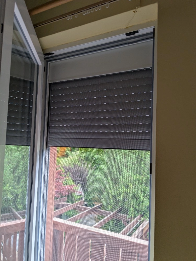 Venkovní roleta, hliníková lamela s polyuretanem, s integrovanou sítí
