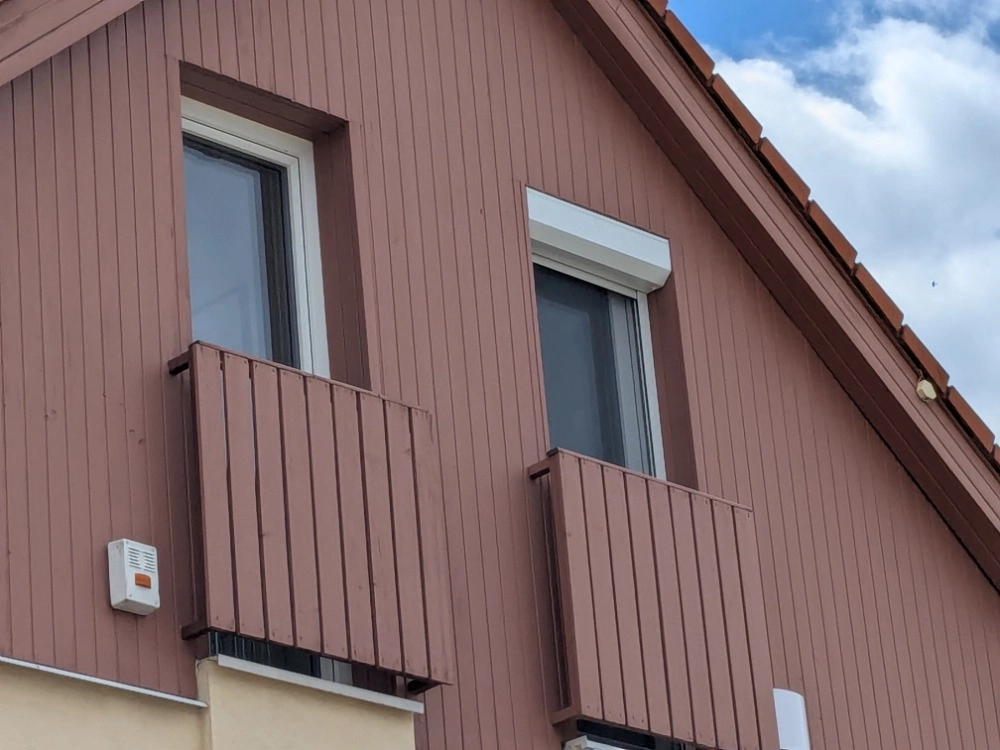 Venkovní roleta, hliníková lamela s polyuretanem, s integrovanou sítí