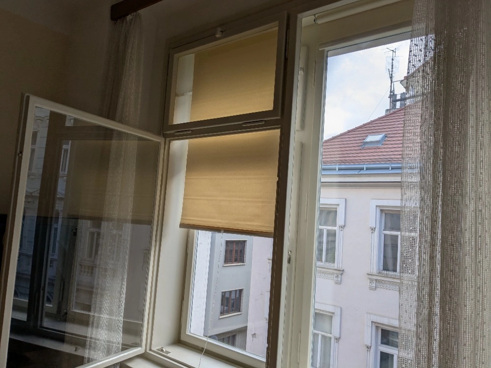 Interiérová roleta, na pružinu