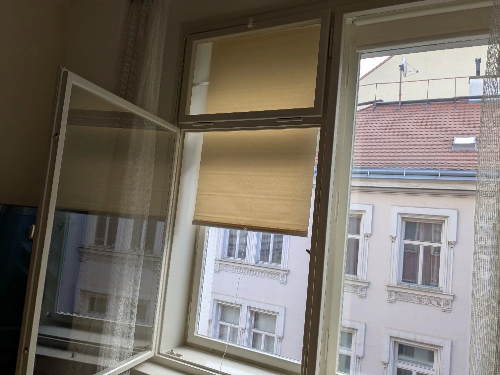 Interiérová roleta, na pružinu