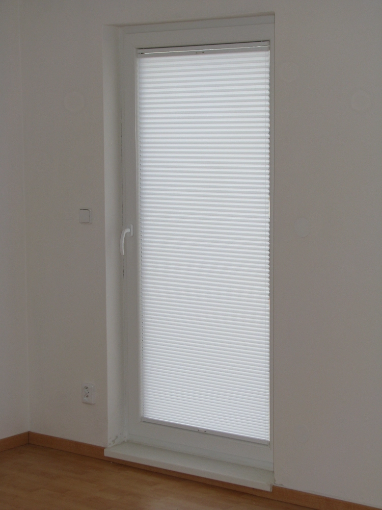 Roletka plisé na plastová a euro okenní křídla, stínění všemi směry