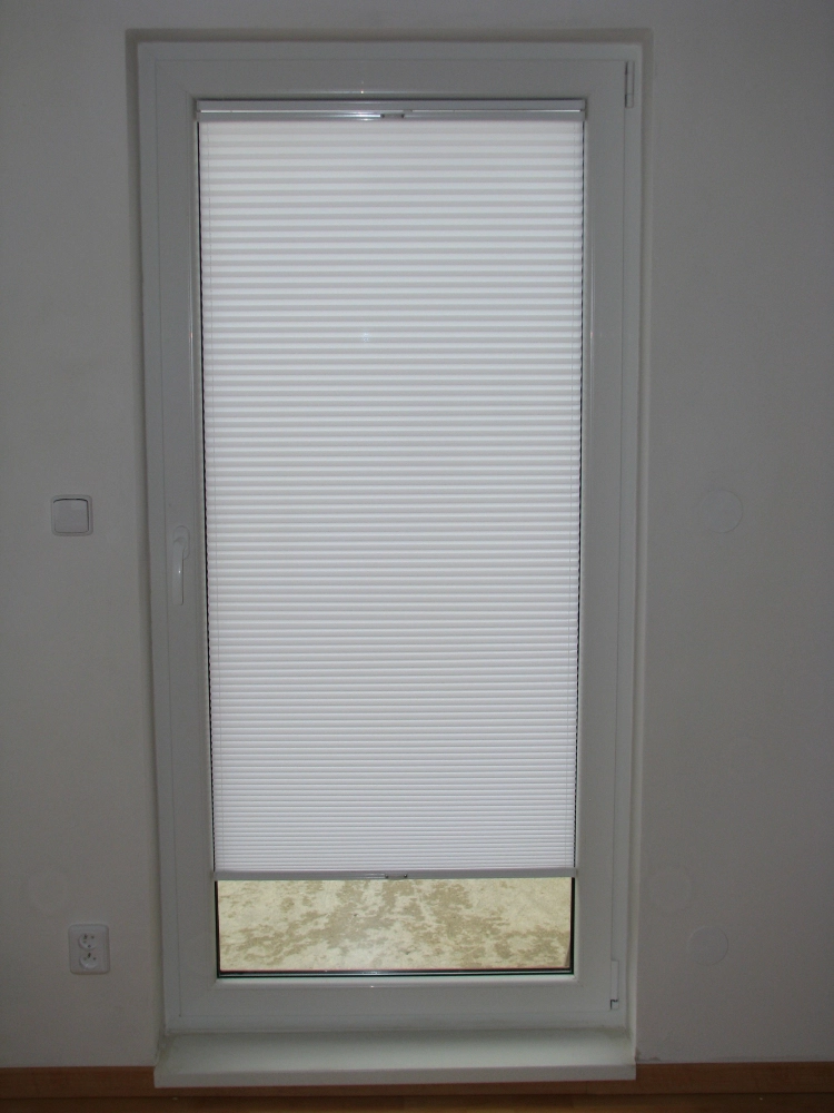 Roletka plisé na plastová a euro okenní křídla, stínění všemi směry