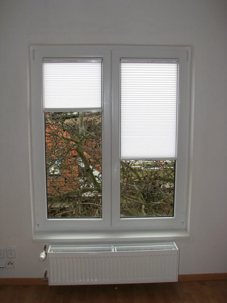 Roletka plisé na plastová a euro okenní křídla, stínění všemi směry