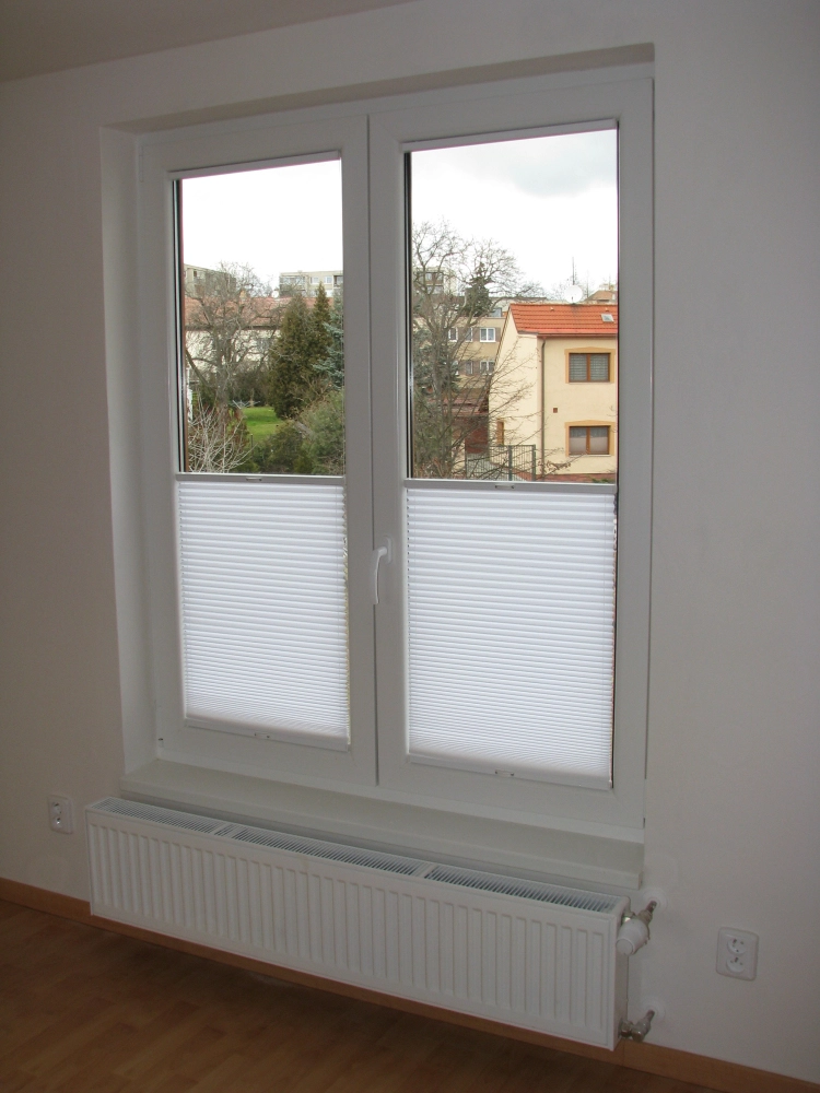 Roletka plisé na plastová a euro okenní křídla, stínění všemi směry