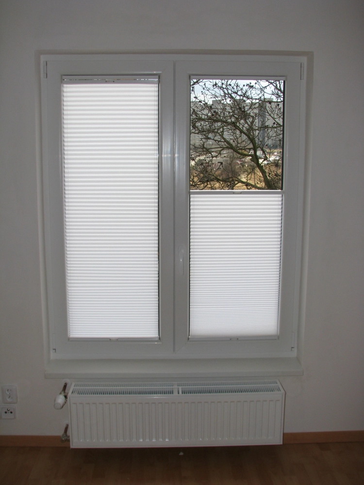 Roletka plisé na plastová a euro okenní křídla, stínění všemi směry