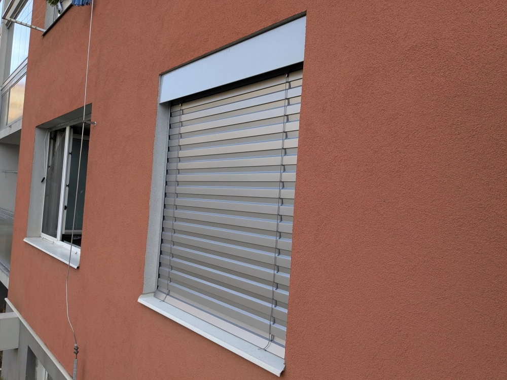 Venkovní žaluzie, lamela ve tvaru Z