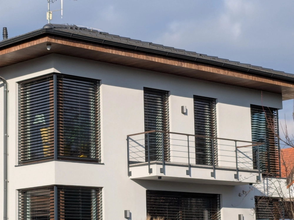 Venkovní žaluzie, lamela ve tvaru C