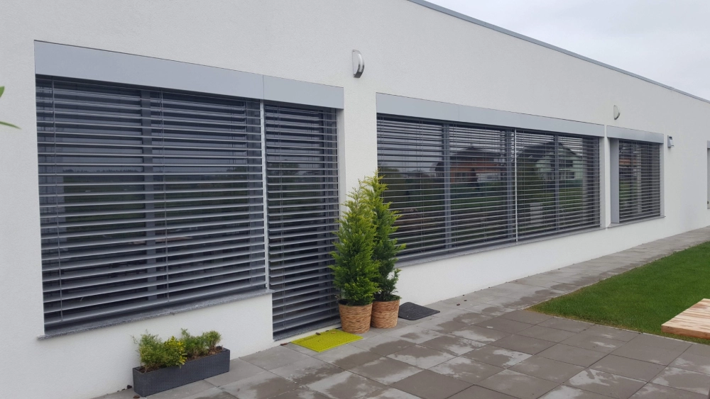 Venkovní žaluzie, lamela ve tvaru C