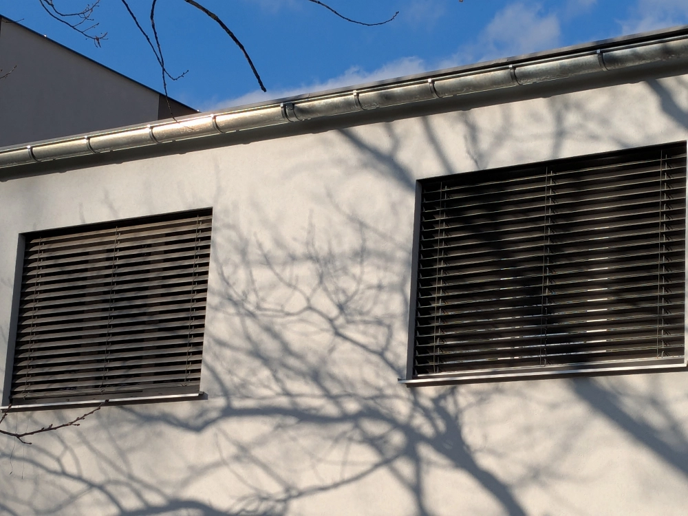 Venkovní žaluzie, lamela ve tvaru C