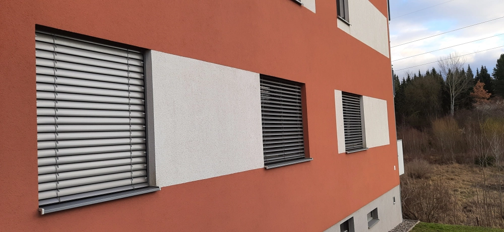 Venkovní žaluzie, lamela ve tvaru C