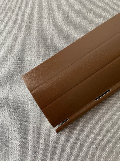 barva světle hnědá