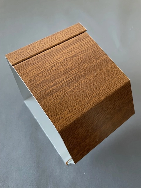 Venkovní roleta, hliníková lamela s polyuretanem, kastlík zlatý dub