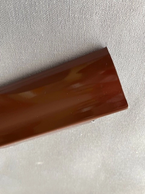 kolej zaoblená hnědá