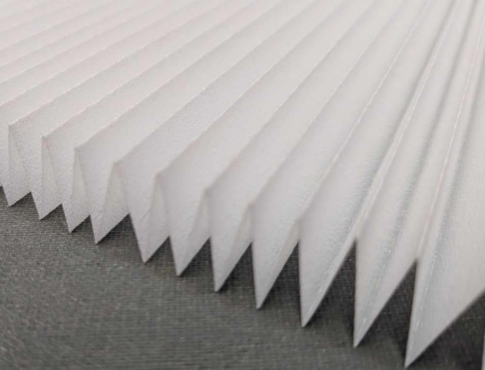 Bílá plisé zastiňující