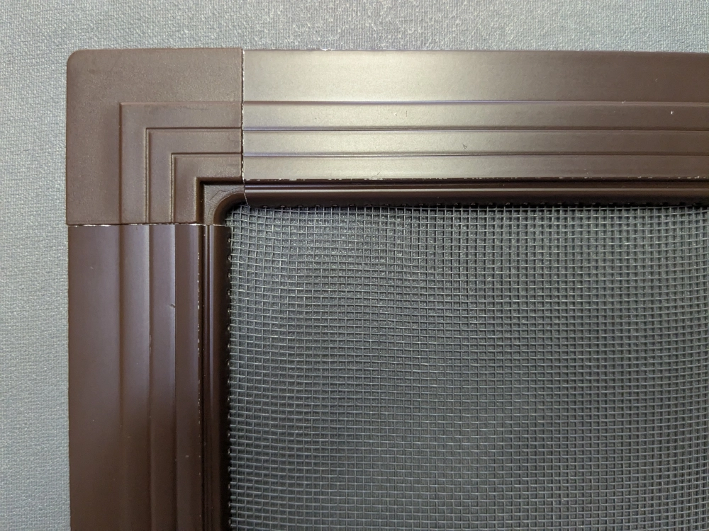 Okenní sítě proti hmyzu na plastová a eurookna, hnědá